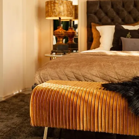 Qult - The Aristocrat Apartment *