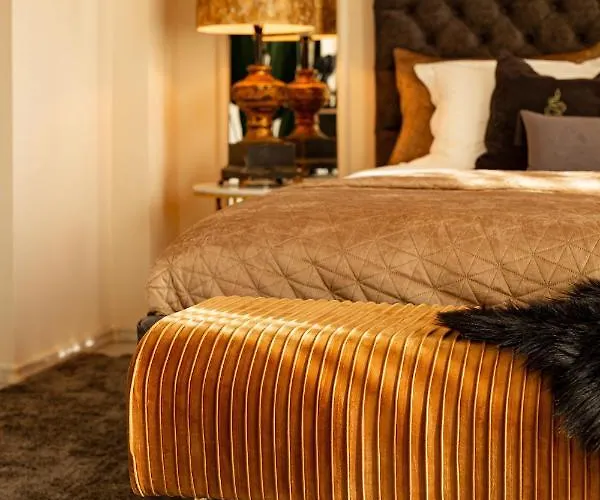 Qult - The Aristocrat Apartamento *