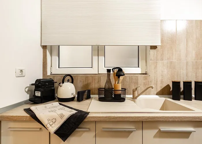 Qult - The Aristocrat Apartamento