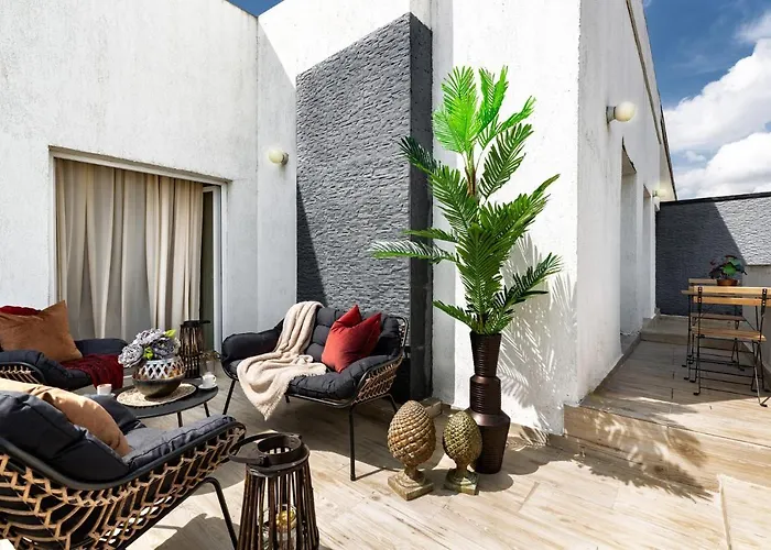 Qult - The Aristocrat