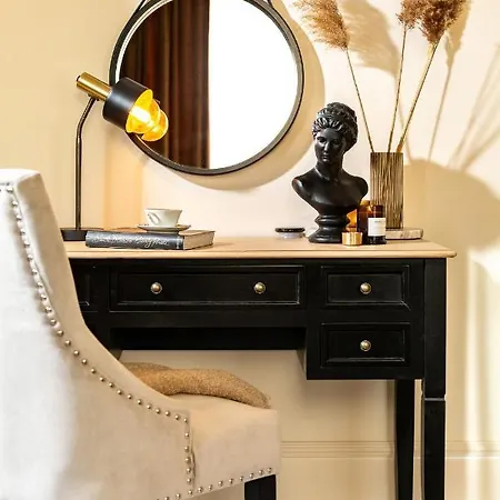 Qult - The Aristocrat * Bucarest