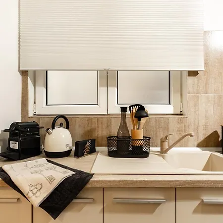 Qult - The Aristocrat Appartement