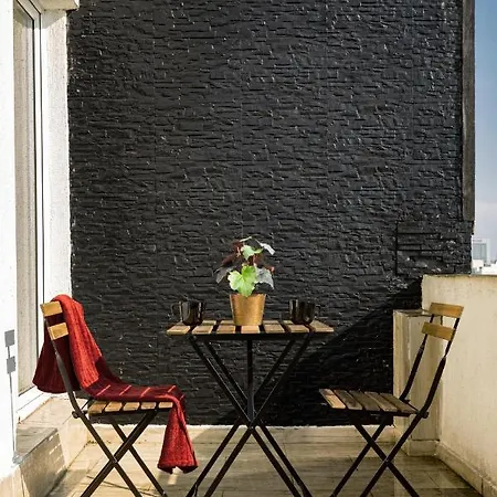 Qult - The Aristocrat 布加勒斯特