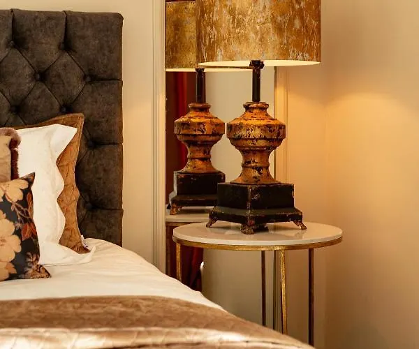 Qult - The Aristocrat * Bucarest