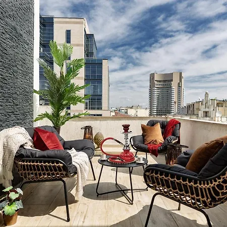 Qult - The Aristocrat Apartmán