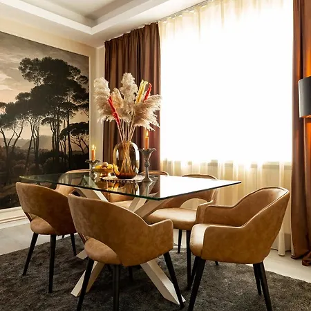 Qult - The Aristocrat Apartmán