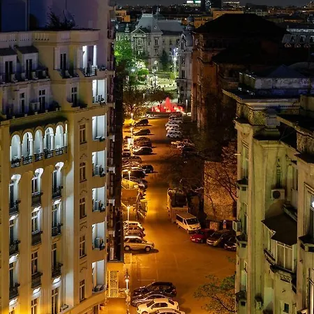 Qult - The Aristocrat Apartmán