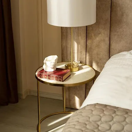 Qult - The Aristocrat