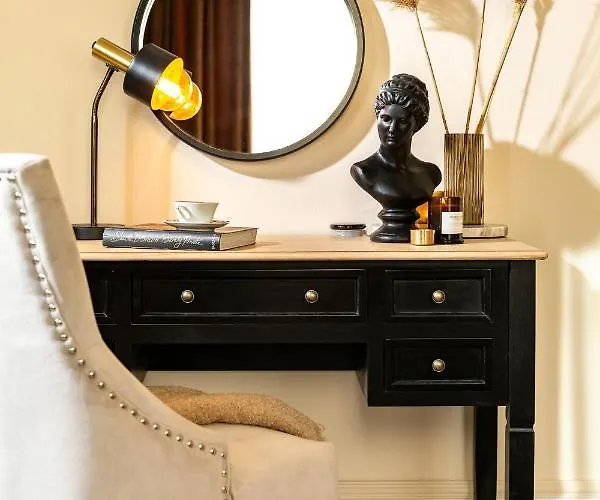 Qult - The Aristocrat * Bukarest