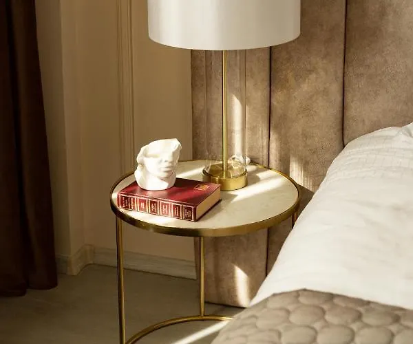 Qult - The Aristocrat